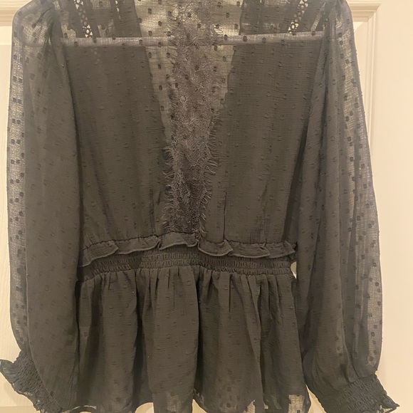 Adorable top from Venus. Size 4 which is a size small. Never worn. - Picture 3 of 4